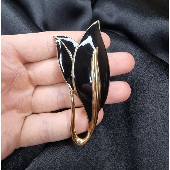 Vintage 1960s TRIFARI Signed Black & Gold Leaf Brooch Pin - Picture 1 of 5